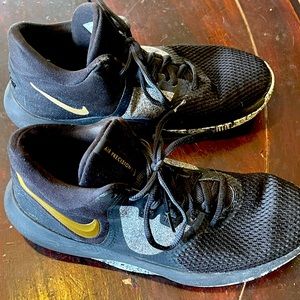 Nike Air Precision II barely worn basketball shoes, size 8.5, black & gold